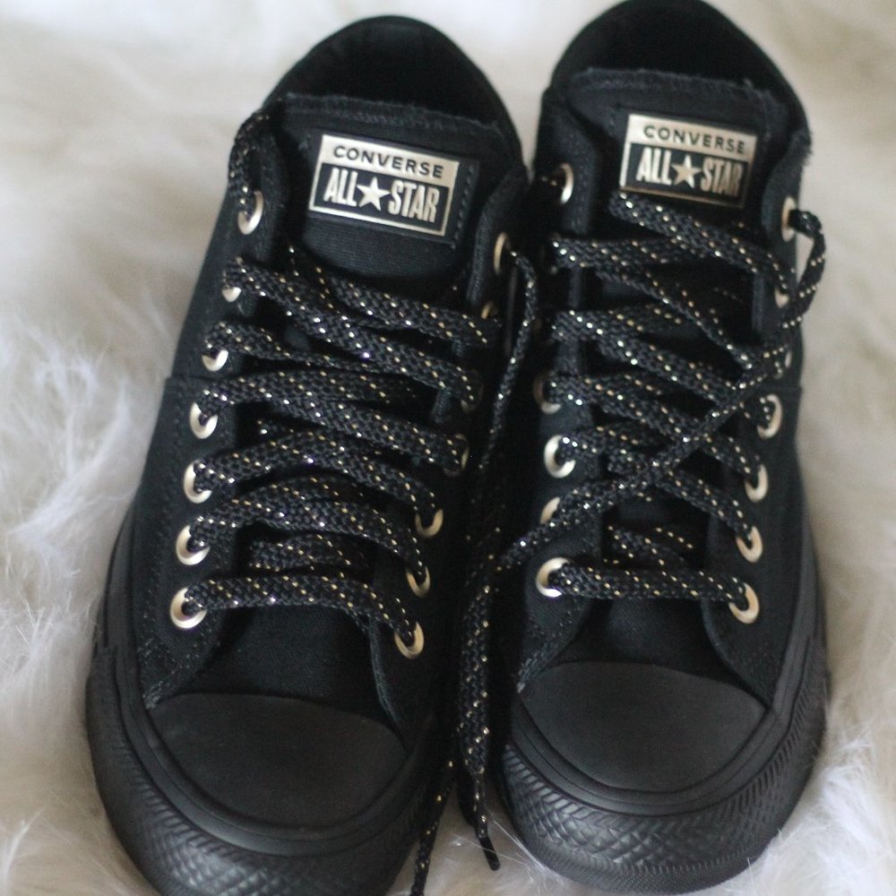 Womens Converse Sneakers (Size 7.5)